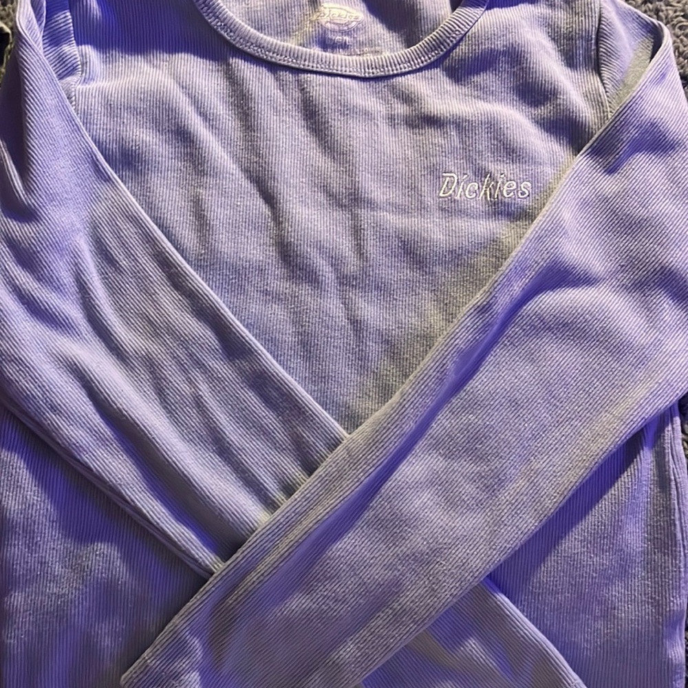a dickies long sleeve, medium in kids.